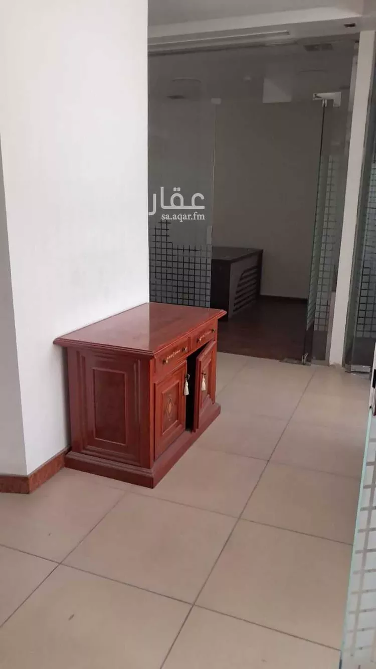 مكتب تجاري للإيجار في شارع صلاح الدين الايوبي, حي الملك عبدالعزيز, مدينة الرياض, منطقة الرياض صورة 2