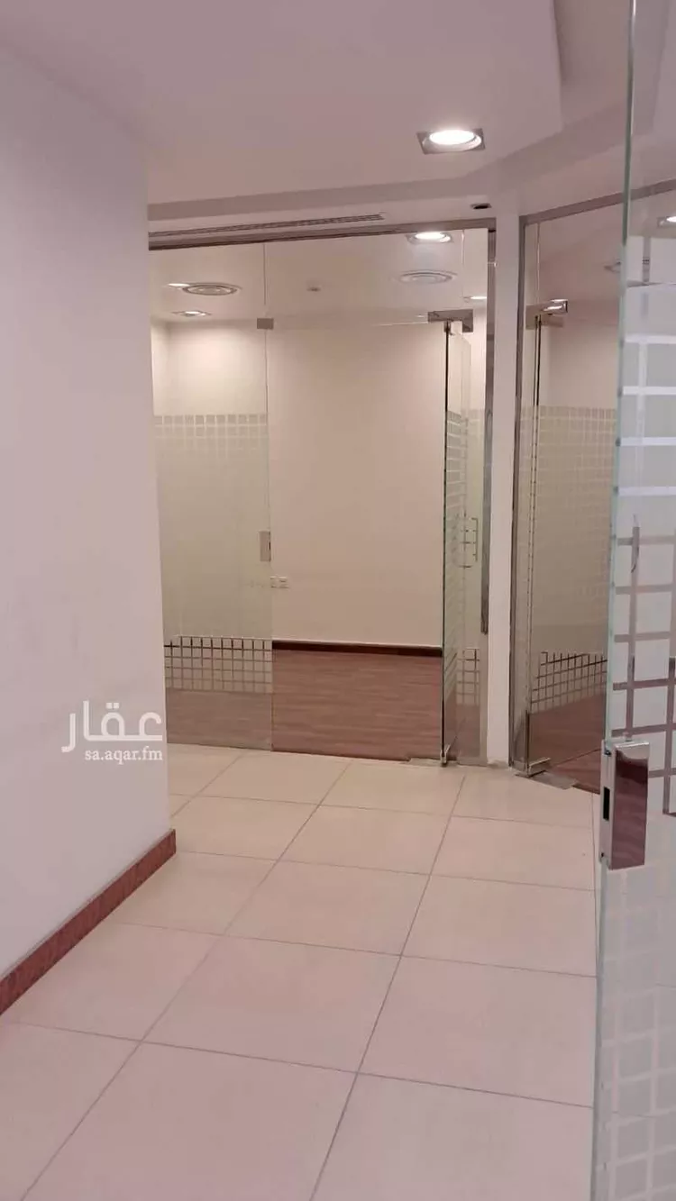 مكتب تجاري للإيجار في شارع صلاح الدين الايوبي, حي الملك عبدالعزيز, مدينة الرياض, منطقة الرياض صورة 5