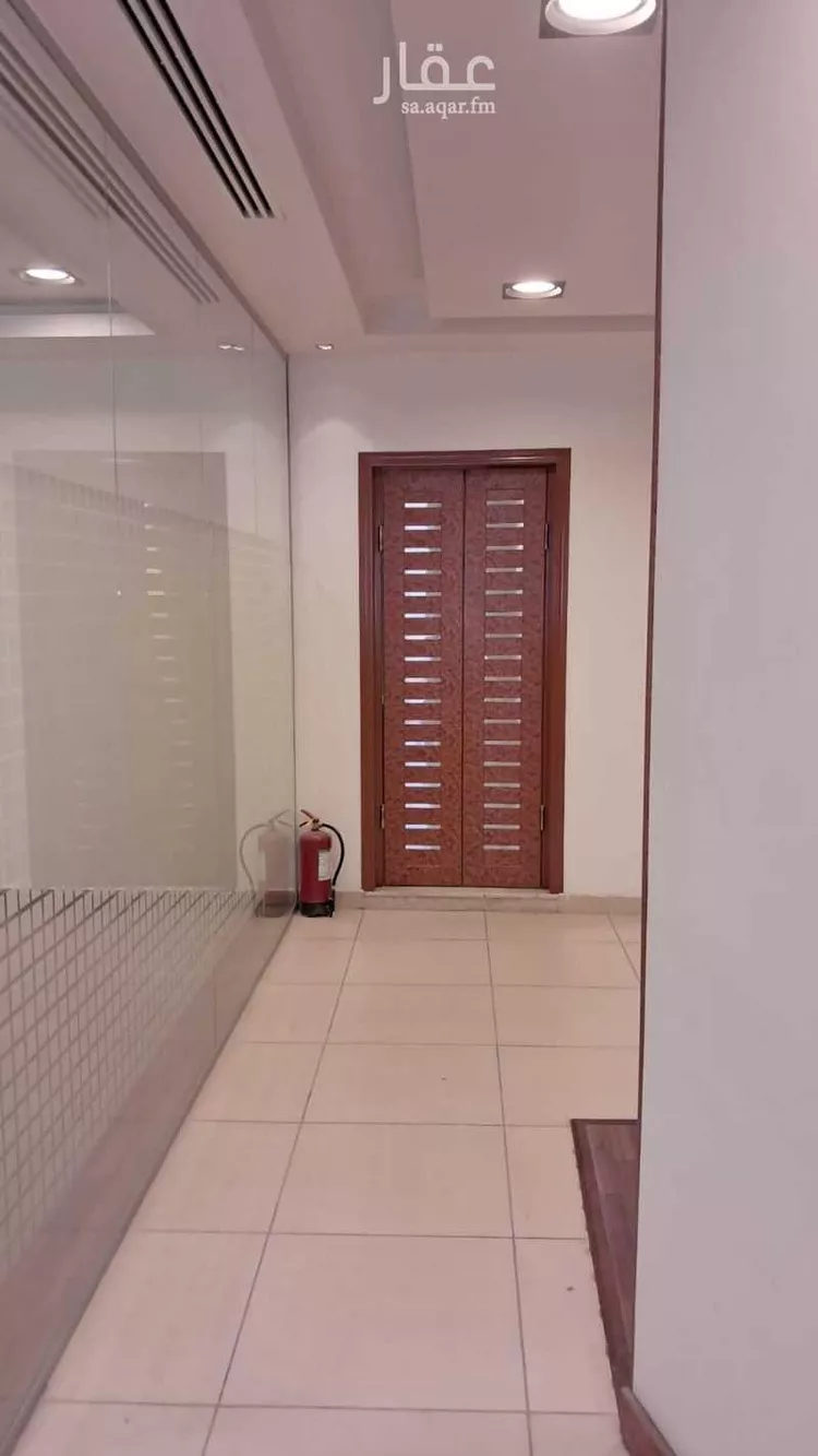 مكتب تجاري للإيجار في شارع صلاح الدين الايوبي, حي الملك عبدالعزيز, مدينة الرياض, منطقة الرياض صورة 2