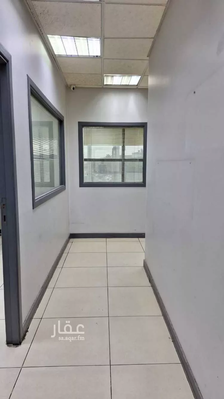 مكتب تجاري للإيجار في شارع صلاح الدين الايوبي, حي الملك عبدالعزيز, مدينة الرياض, منطقة الرياض صورة 3