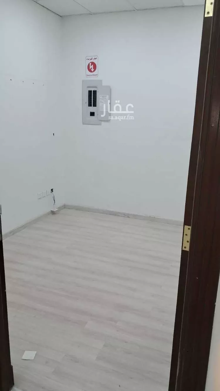 مكتب تجاري للإيجار في شارع صلاح الدين الايوبي, حي الملك عبدالعزيز, مدينة الرياض, منطقة الرياض