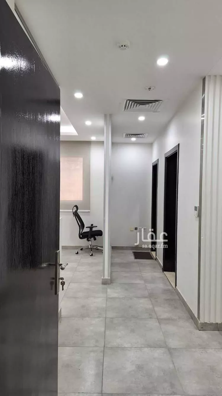 مكتب تجاري للإيجار في شارع صلاح الدين الايوبي الفرعي, حي الملك عبدالعزيز, مدينة الرياض, منطقة الرياض صورة 4