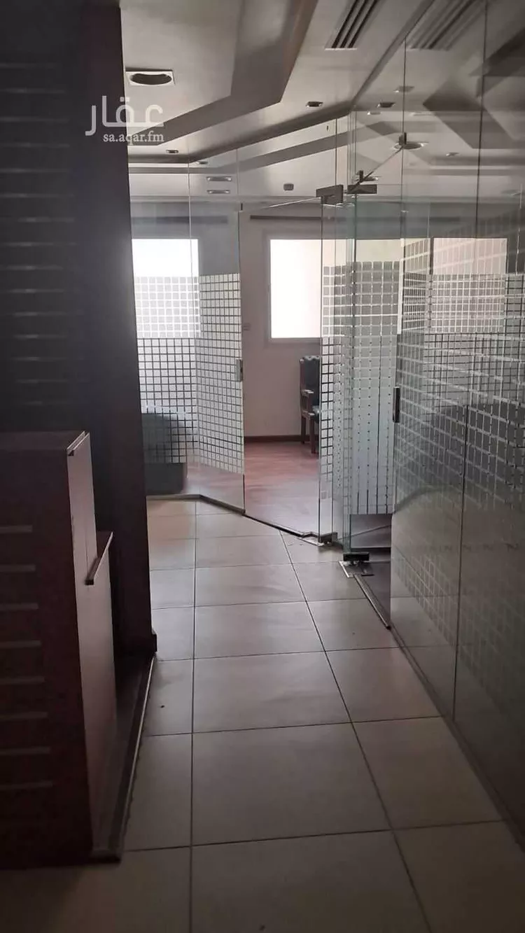 مكتب تجاري للإيجار في شارع صلاح الدين الايوبي, حي الملك عبدالعزيز, مدينة الرياض, منطقة الرياض صورة 3
