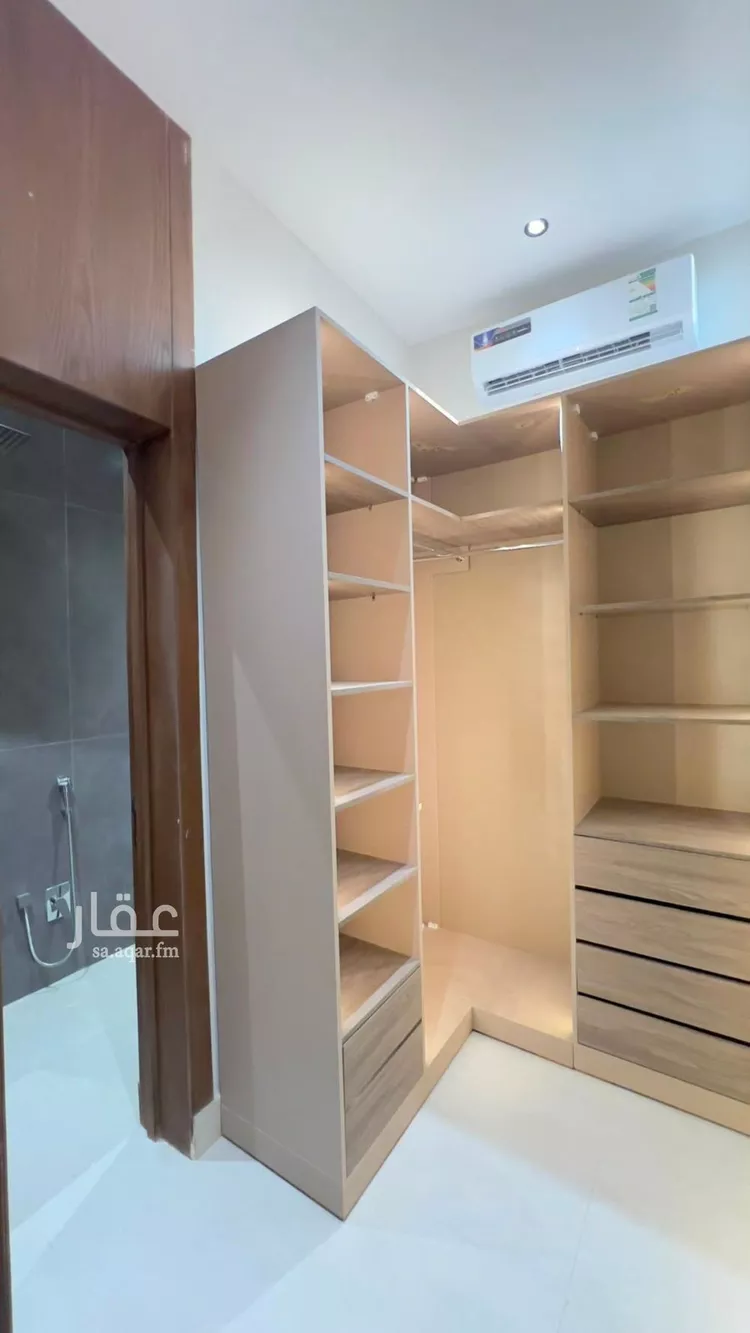 فيلا للبيع في شارع إسماعيل القيسي, حي عكاظ, مدينة الرياض, منطقة الرياض 18
