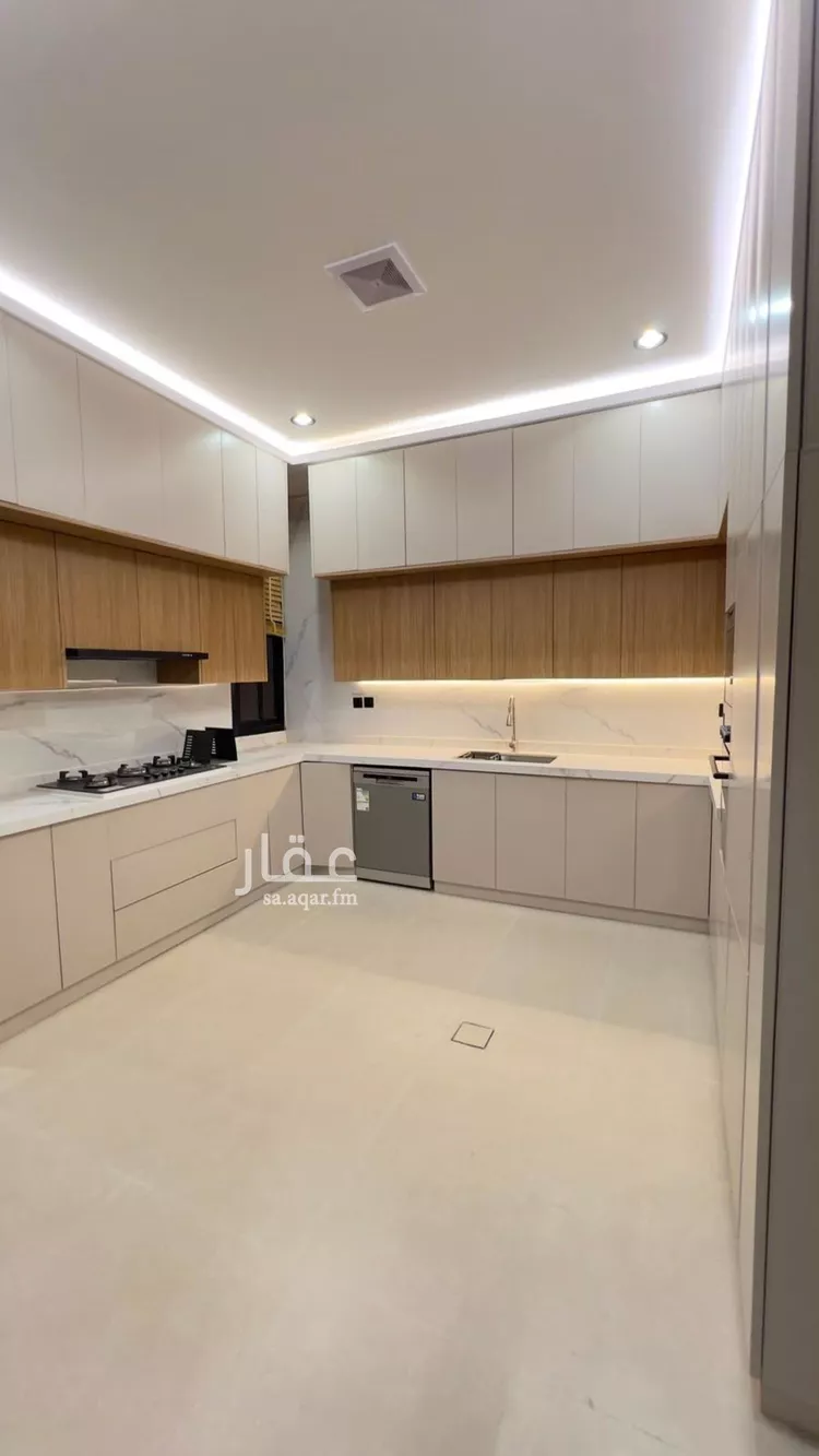فيلا للبيع في شارع إسماعيل القيسي, حي عكاظ, مدينة الرياض, منطقة الرياض 9