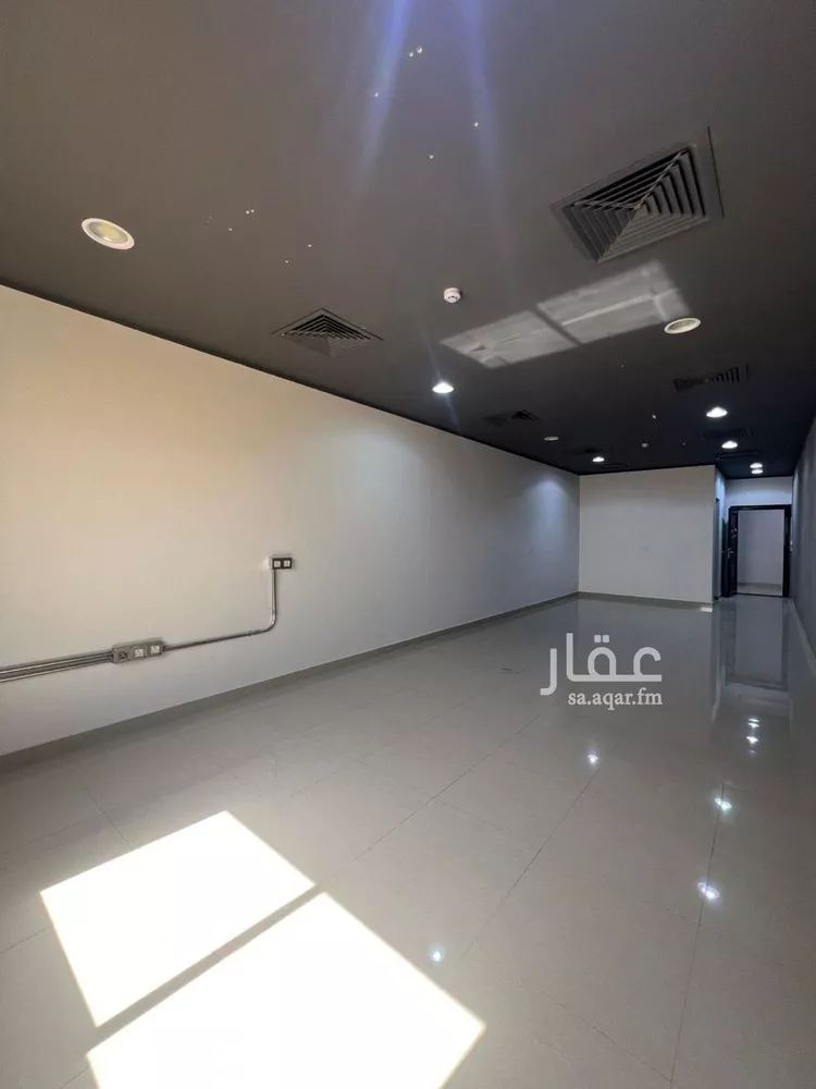 مكتب تجاري للإيجار في شارع ابي بكر الصديق, حي النرجس, مدينة الرياض, منطقة الرياض صورة 5