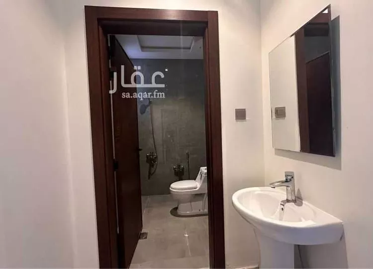 Floor for Sale in Riyadh Al Yarmouk 6