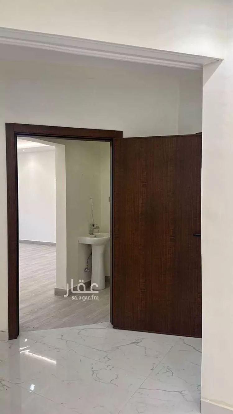 Floor for Sale in Riyadh Al Yarmouk 12