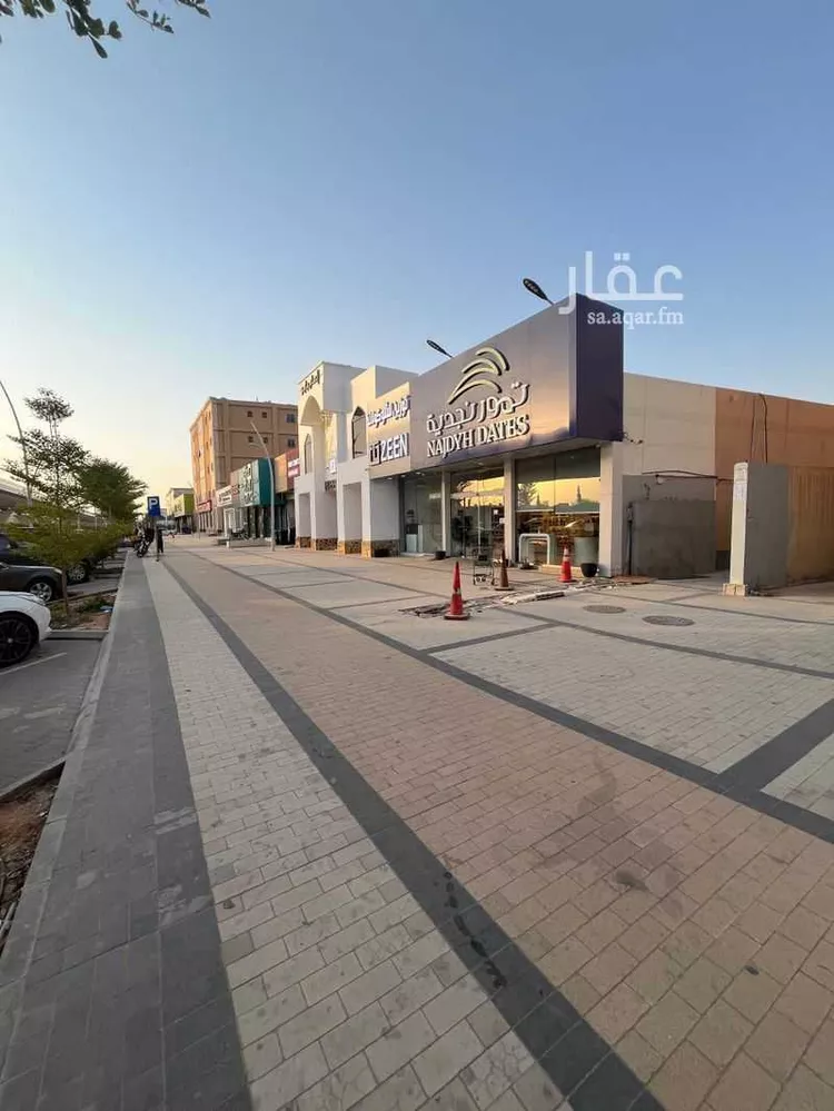 عمارة للبيع في شارع الشيخ حسن بن حسين بن علي, حي إشبيلية, مدينة الرياض, منطقة الرياض صورة 2