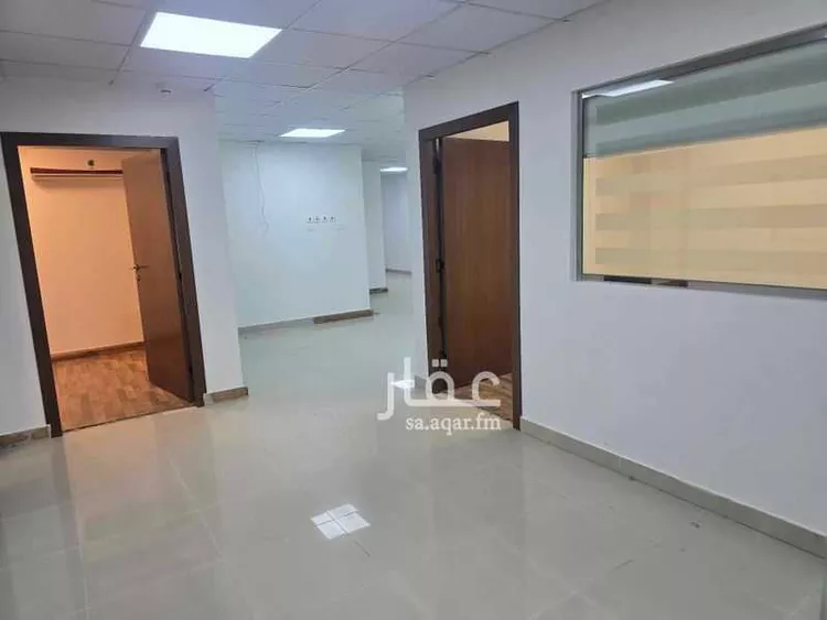 مكتب تجاري للإيجار في شارع ابي بكر الصديق الفرعي, حي المصيف, مدينة الرياض, منطقة الرياض صورة 2