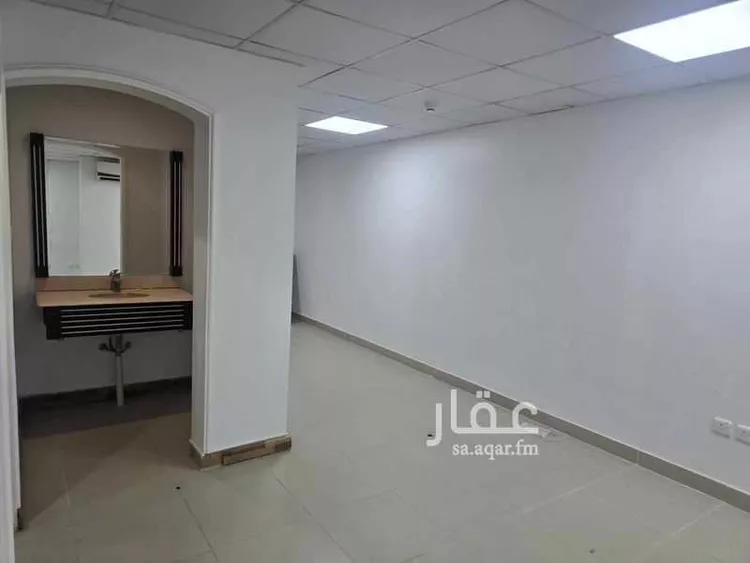 مكتب تجاري للإيجار في شارع ابي بكر الصديق الفرعي, حي المصيف, مدينة الرياض, منطقة الرياض صورة 3