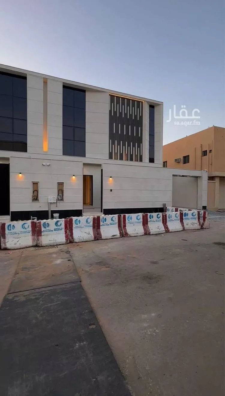 فيلا للبيع في شارع سراج القيصري, حي الفاخرية, مدينة عنيزة, منطقة القصيم
