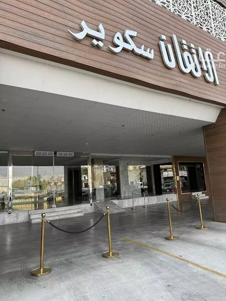 مكتب تجاري للإيجار في شارع طريق المدينة المنورة, حي الرويس, مدينة جدة, منطقة مكة المكرمة صورة 2