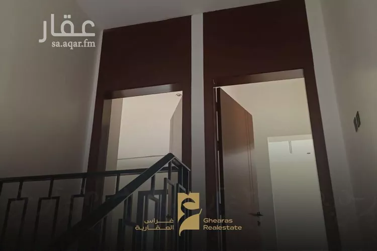 دور للبيع في شارع عيسى الوراق ، حي العوالي ، الرياض ، منطقة الرياض صورة 2