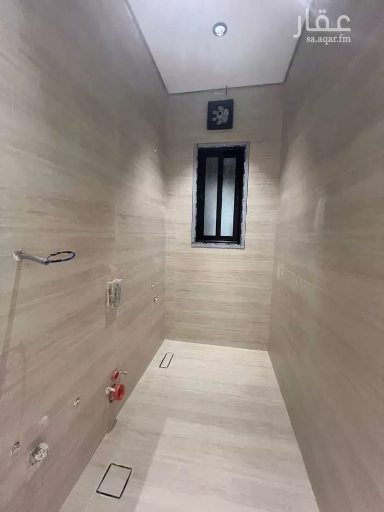 Building for Sale in Medina King Fahd صورة 3