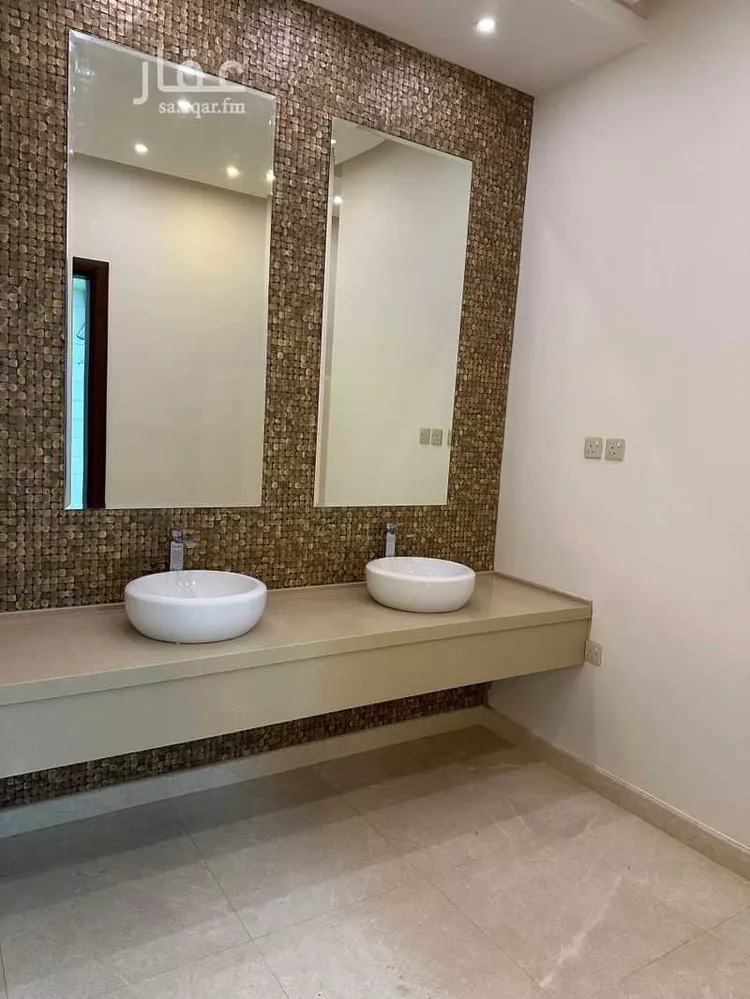 فيلا للبيع في شارع عبيدالله بن سهيل الأنصاري, حي العوالي, مدينة الرياض, منطقة الرياض صورة 2