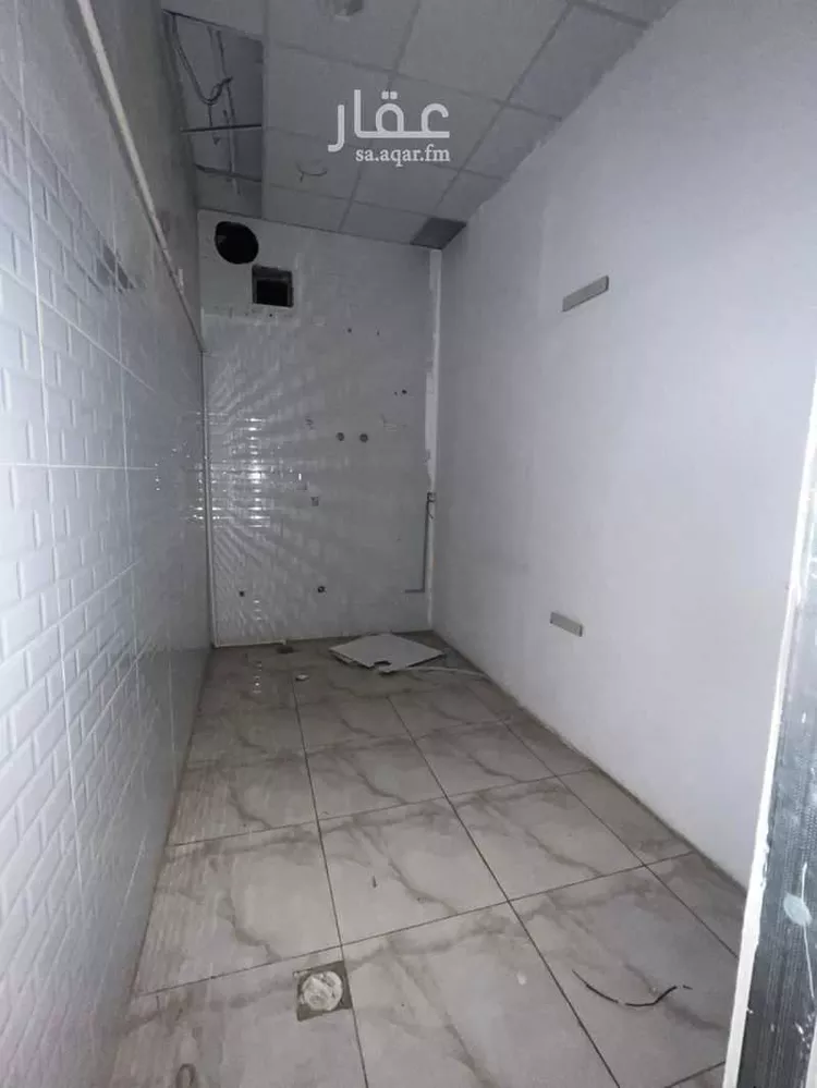 محل للإيجار في شارع الحسن بن عبدالعزيز, حي العزيزية, مدينة المدينة المنورة, منطقة المدينة المنورة صورة 4