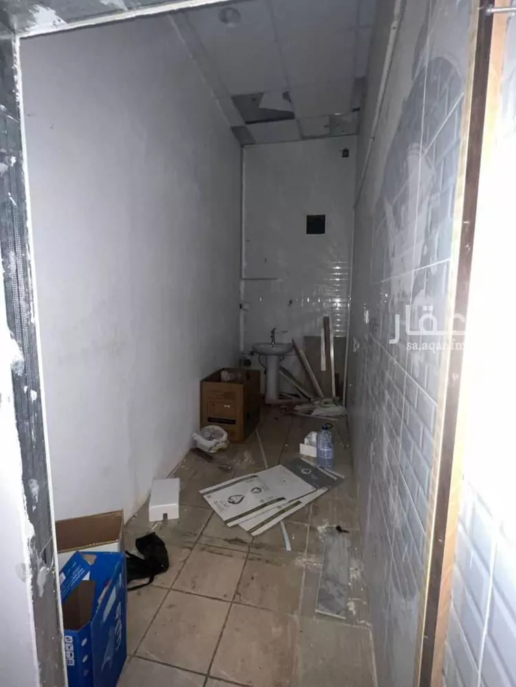 محل للإيجار في شارع الحسن بن عبدالعزيز, حي العزيزية, مدينة المدينة المنورة, منطقة المدينة المنورة صورة 3