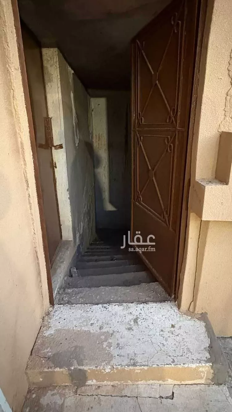 فيلا للبيع في شارع طلال المانع, حي الأشرفية, مدينة عنيزة, منطقة القصيم صورة 3