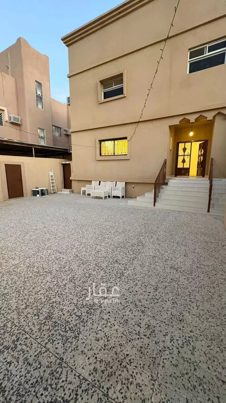 فيلا للبيع في شارع طلال المانع, حي الأشرفية, مدينة عنيزة, منطقة القصيم صورة 2