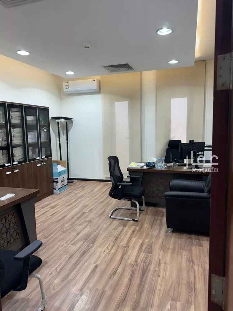 مكتب تجاري للإيجار في شارع سعود بن عبدالعزيز بن محمد الفرعي, حي المروج, مدينة الرياض, منطقة الرياض صورة 4