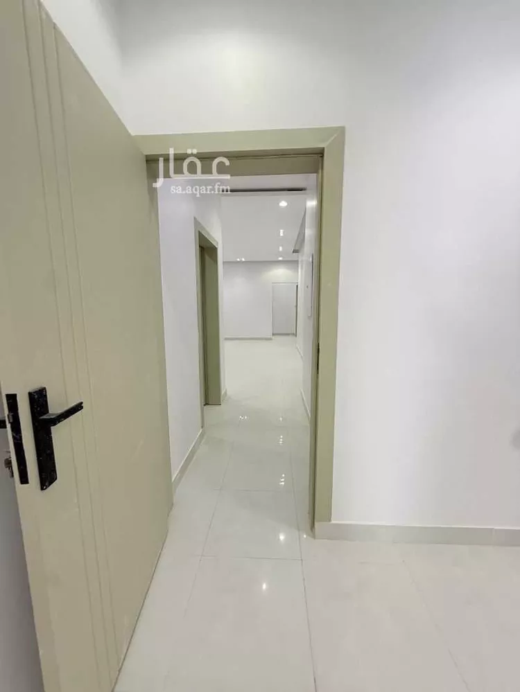Floor for Sale in Riyadh Al Janadriyah 6
