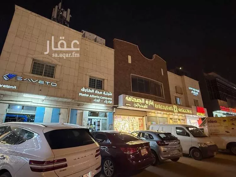 مكتب تجاري للإيجار في شارع انس بن مالك, حي الياسمين, مدينة الرياض, منطقة الرياض صورة 4