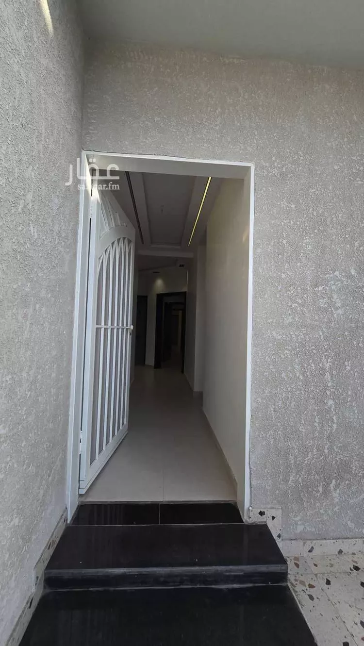 شقة للبيع في شارع عبدالرحمن الزواوي, حي الزهور, مدينة أبها, منطقة عسير صورة 3