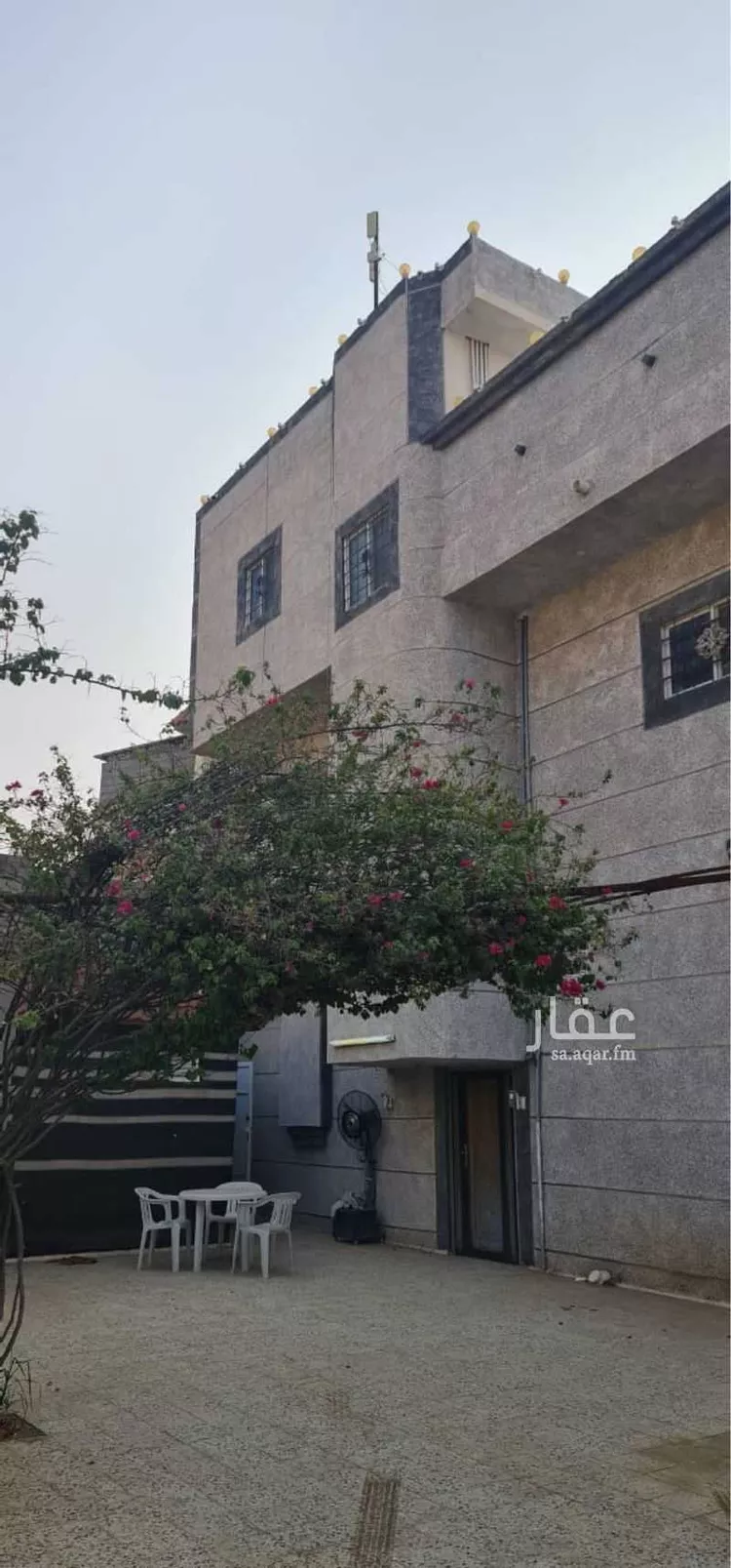 عمارة للبيع في أبو حجر صورة 2