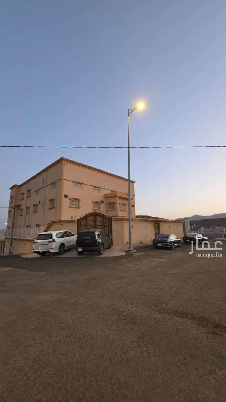 شقة للإيجار في شارع عبدالله ابن محرز ، حي مرحبين ، سراة عبيدة ، سراة عبيدة
