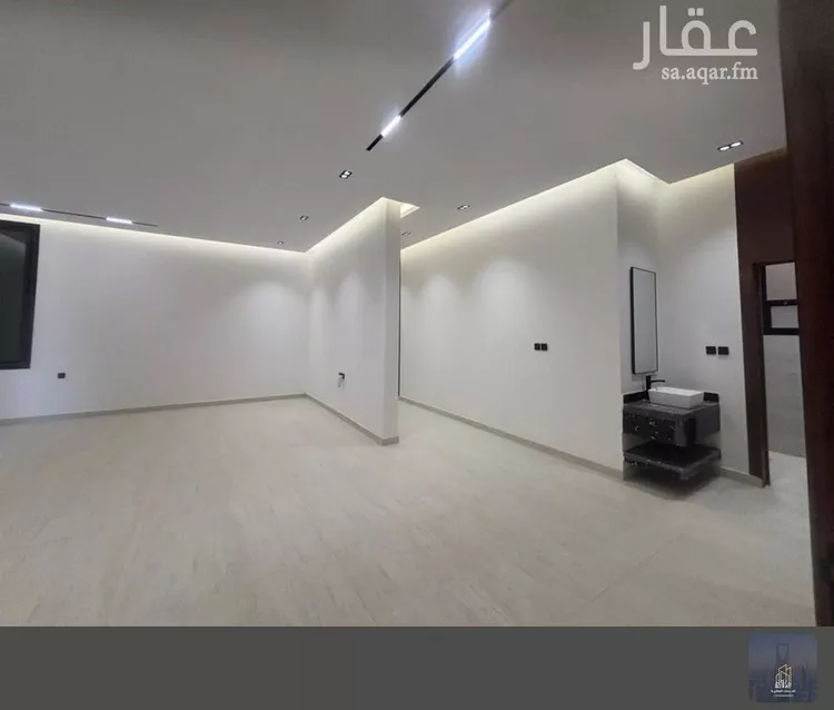 Floor for Sale in Riyadh Al Janadriyah 12