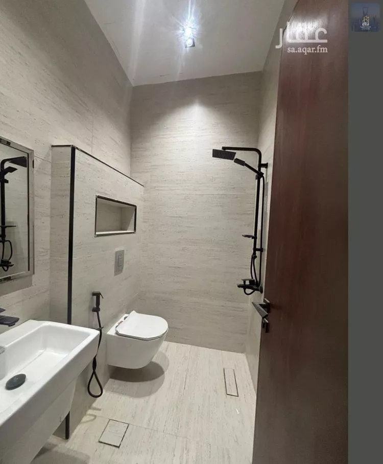 Floor for Sale in Riyadh Al Janadriyah 20
