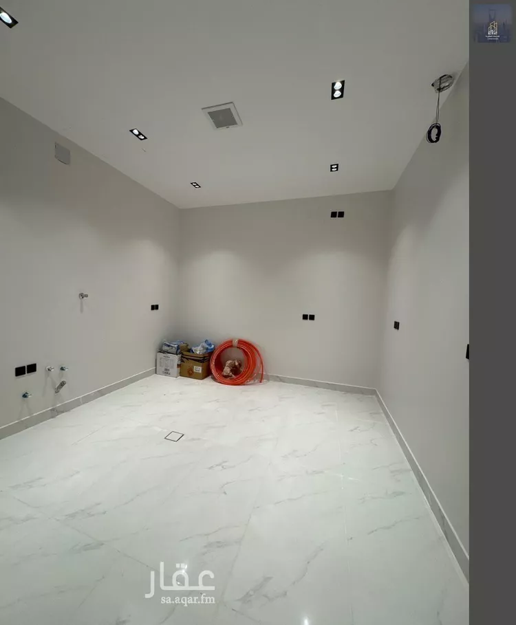 Floor for Sale in Riyadh Al Janadriyah 7