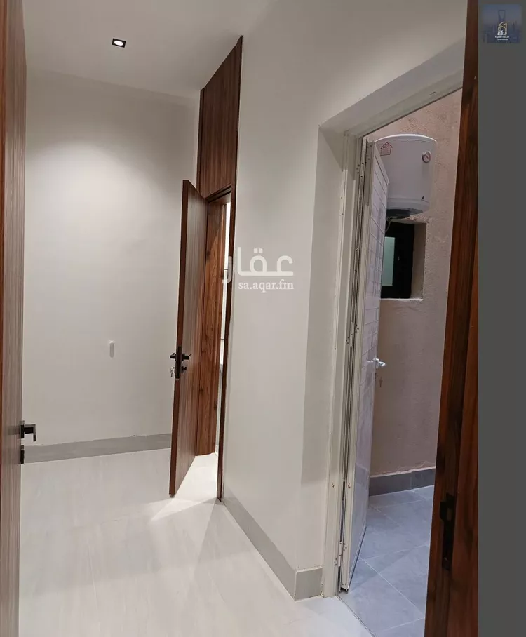 Floor for Sale in Riyadh Al Janadriyah 8