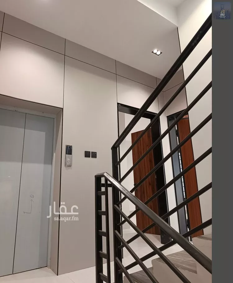 Floor for Sale in Riyadh Al Janadriyah 7