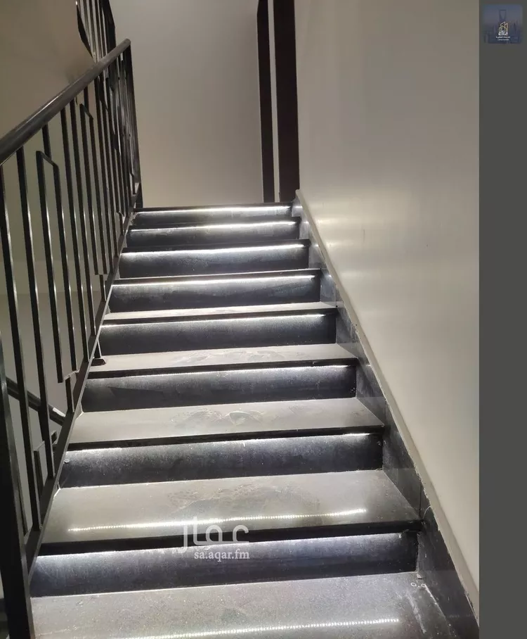 Floor for Sale in Riyadh Al Janadriyah 11