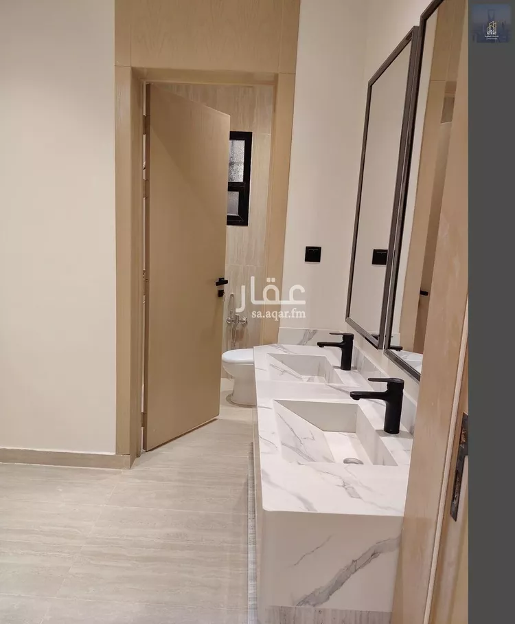 فيلا للبيع في شارع بوابة الشرق, حي الجنادرية, مدينة الرياض, منطقة الرياض 7