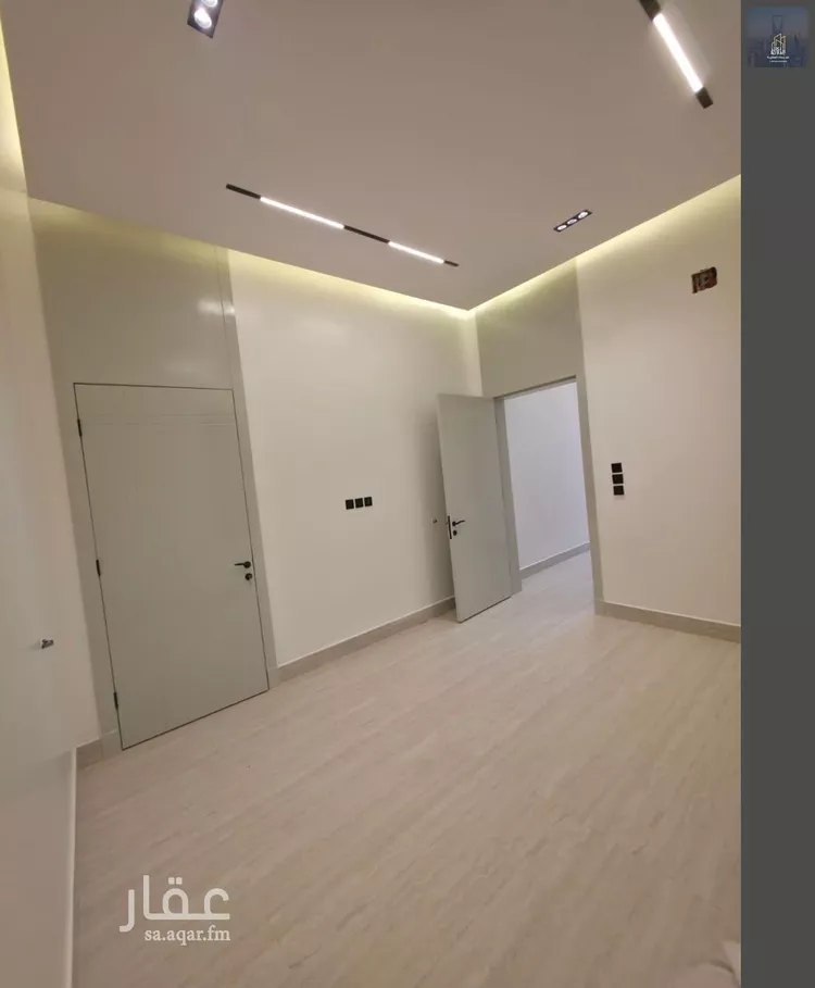 Floor for Sale in Riyadh Al Janadriyah 8