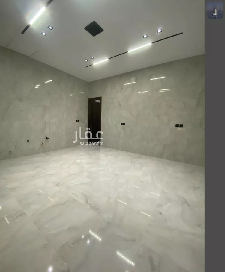 Floor for Sale in Riyadh Al Janadriyah