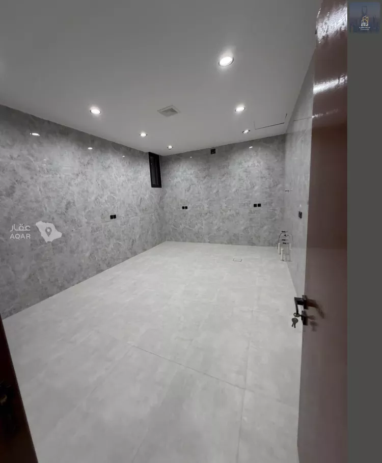 Floor for Sale in Riyadh Ash Sharq 3