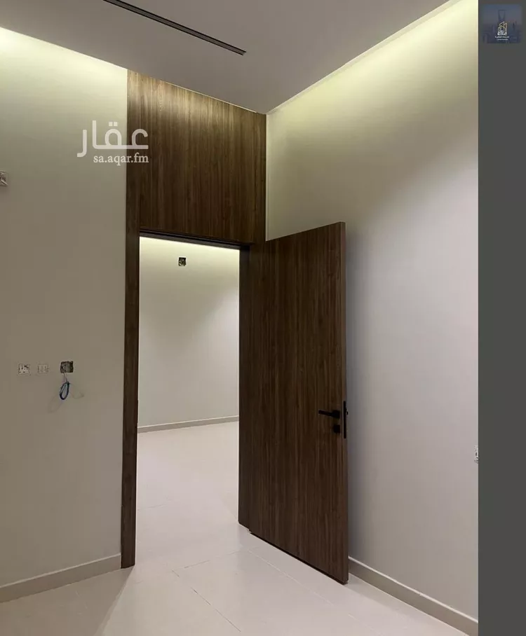 Floor for Sale in Riyadh Al Janadriyah 10