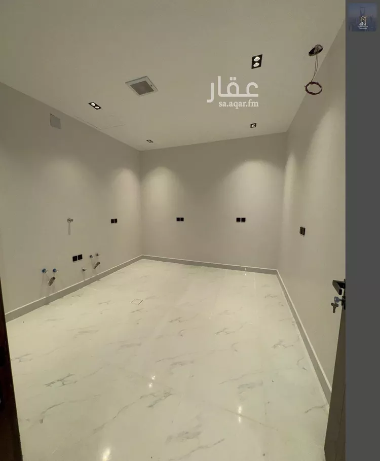 Floor for Sale in Riyadh Al Janadriyah 6