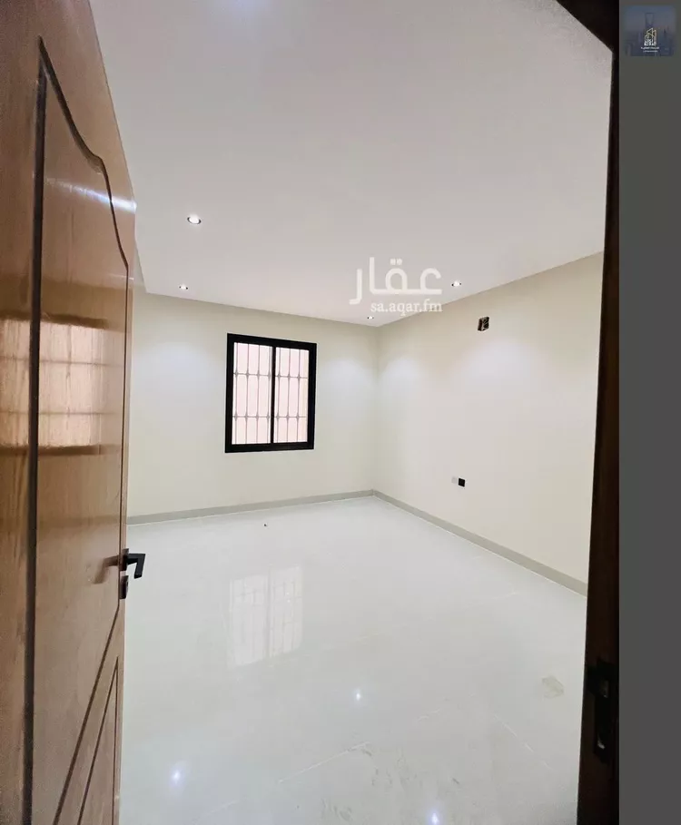 Floor for Sale in Riyadh Al Janadriyah 12