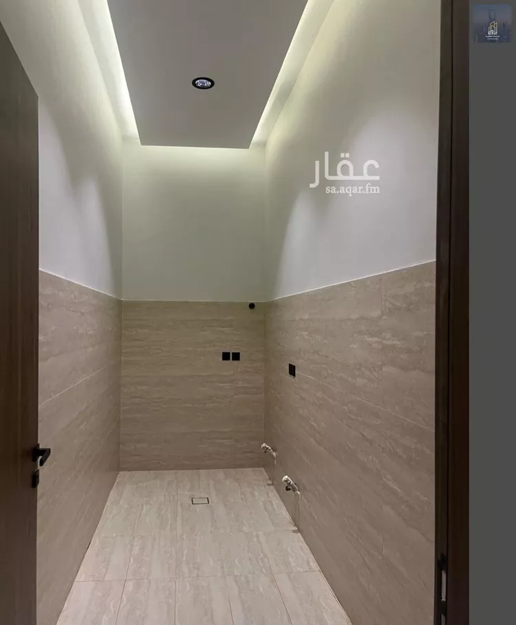 Floor for Sale in Riyadh Al Janadriyah 11