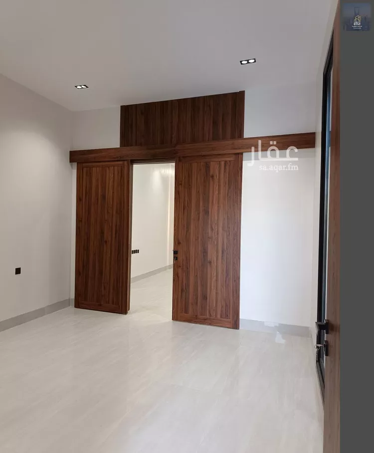 Floor for Sale in Riyadh Al Janadriyah 6