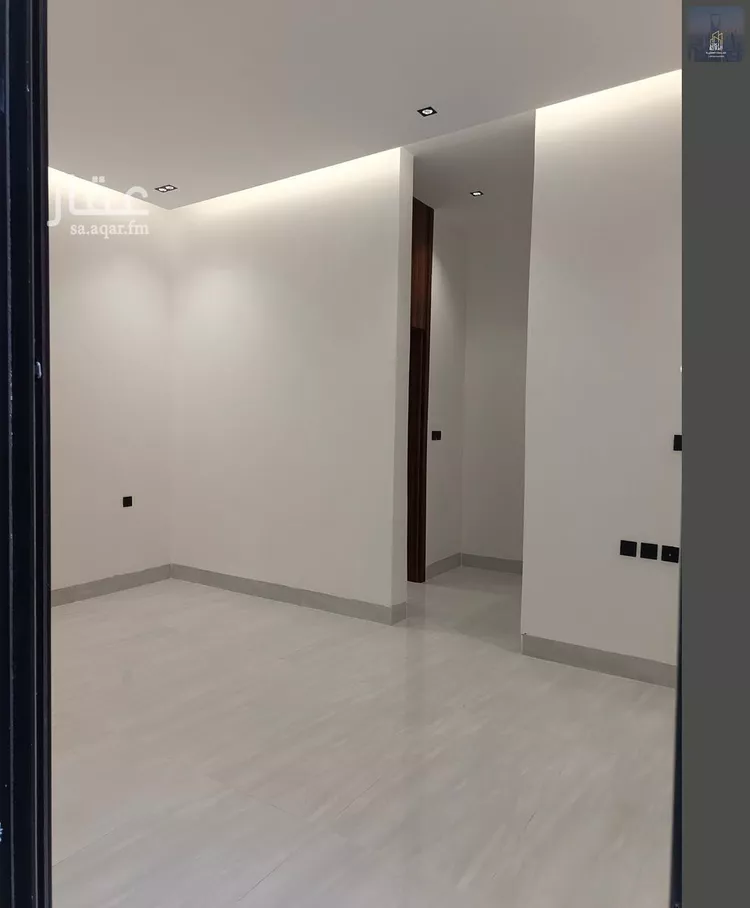 Floor for Sale in Riyadh Al Janadriyah 22
