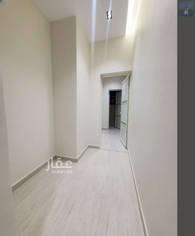 Floor for Sale in Riyadh Al Janadriyah 6