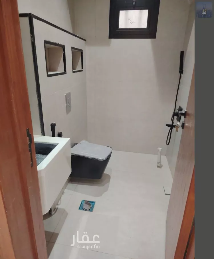 Floor for Sale in Riyadh Al Janadriyah 9