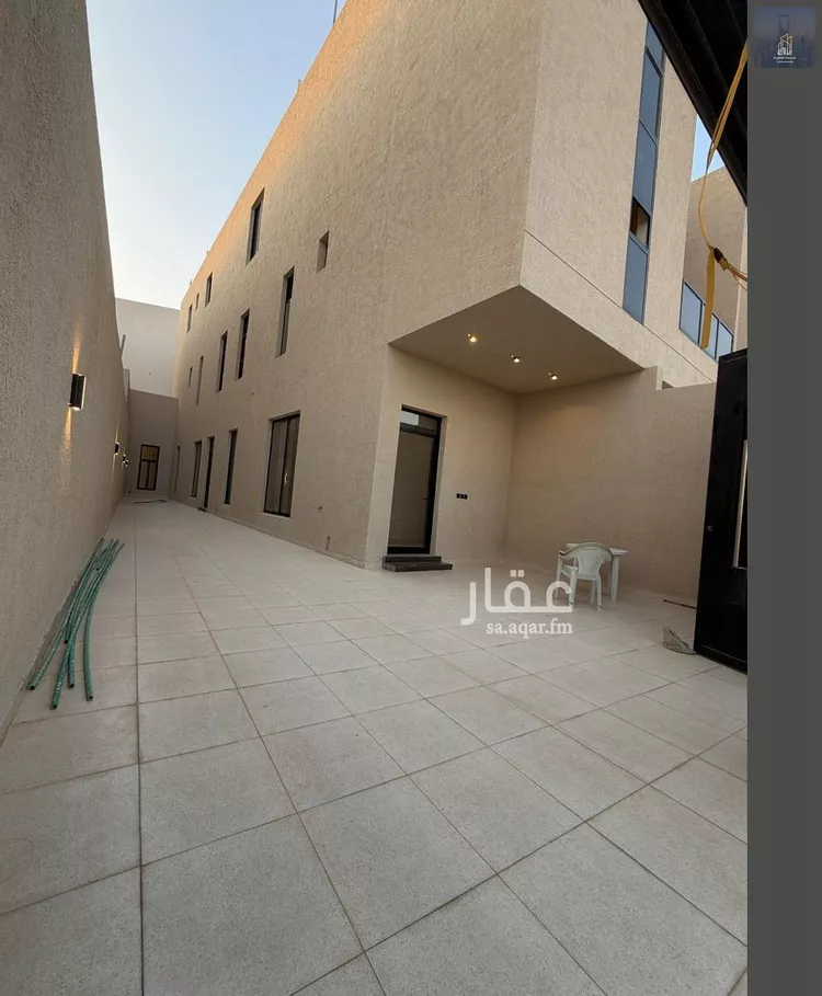 Floor for Sale in Riyadh Al Janadriyah