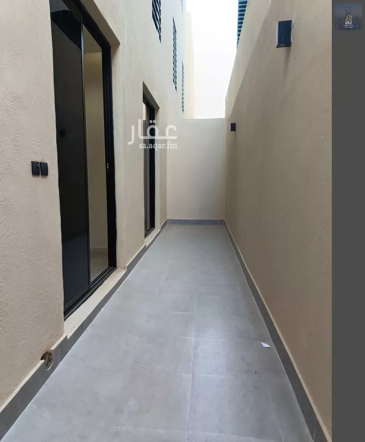 Floor for Sale in Riyadh Al Janadriyah 11